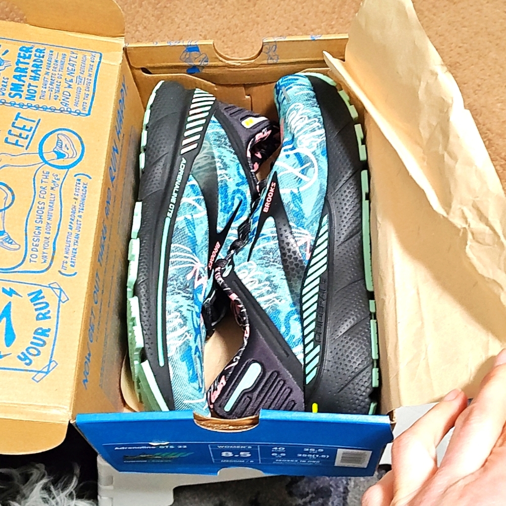 NIB Brooks Adrenaline 22 Women's 8.5